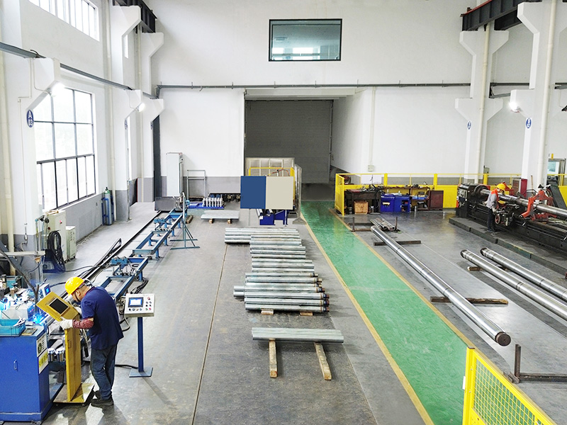 全自动焊接流水线一角